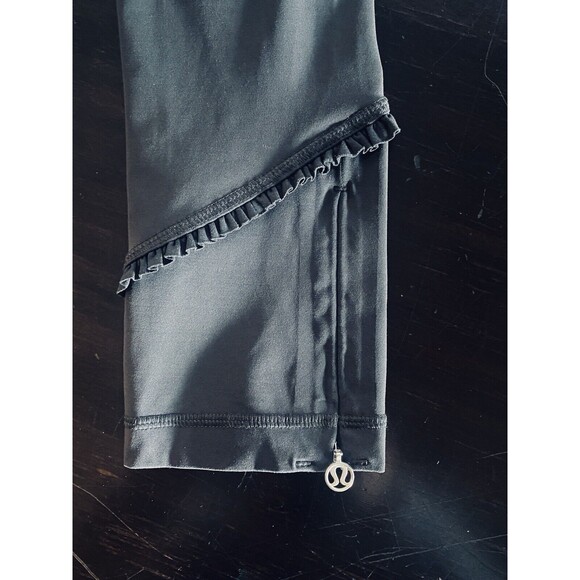 Lululemon Run Stay On Course Crop Ruffled Reflective Leggings Size 4 - Picture 7 of 13